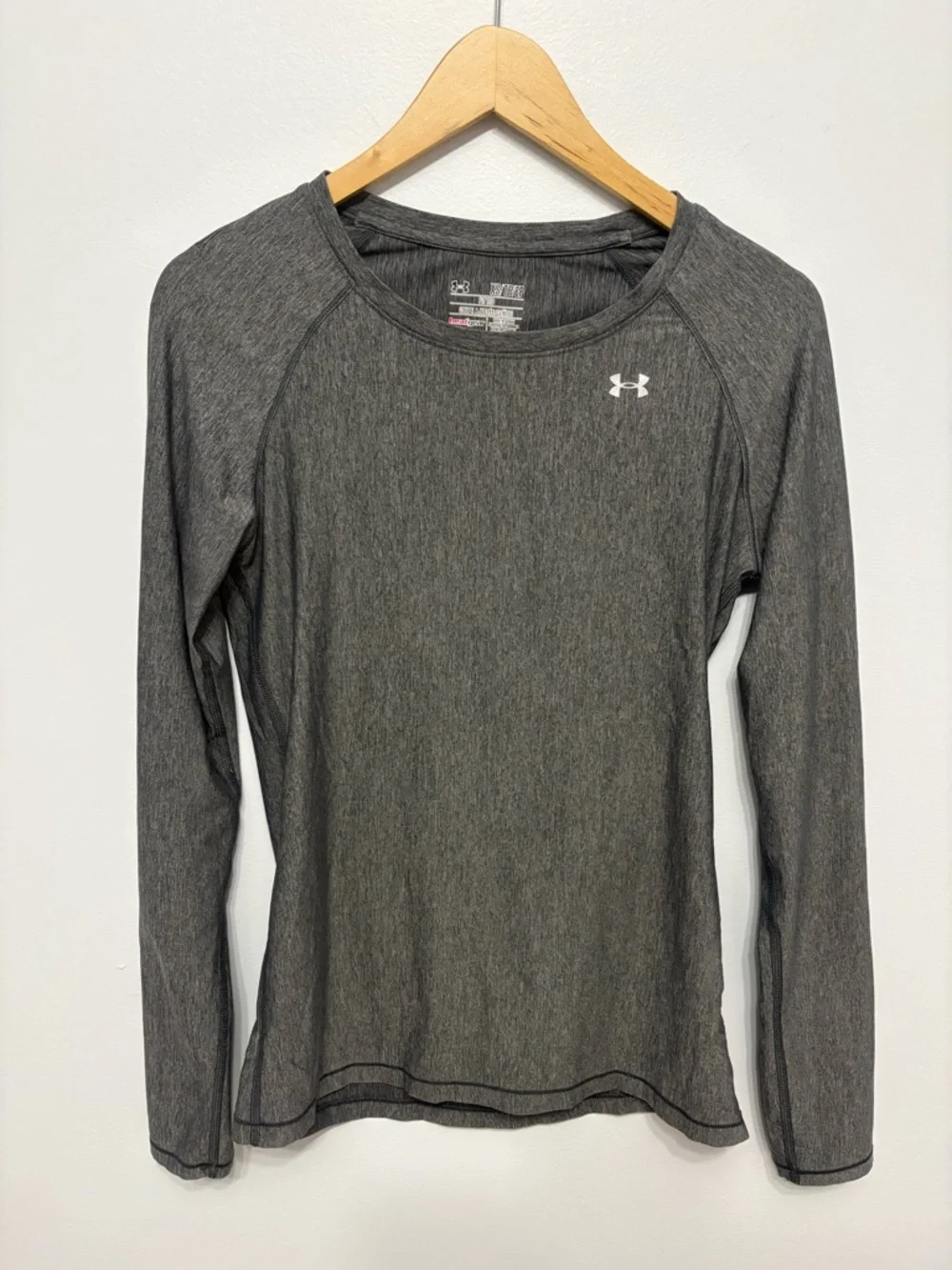 Under Armour Heat Gear Long Sleeve size xsmall / small - Picture 1 of 6